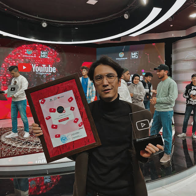 Kunduziyning sovrin olgandagi rasmi